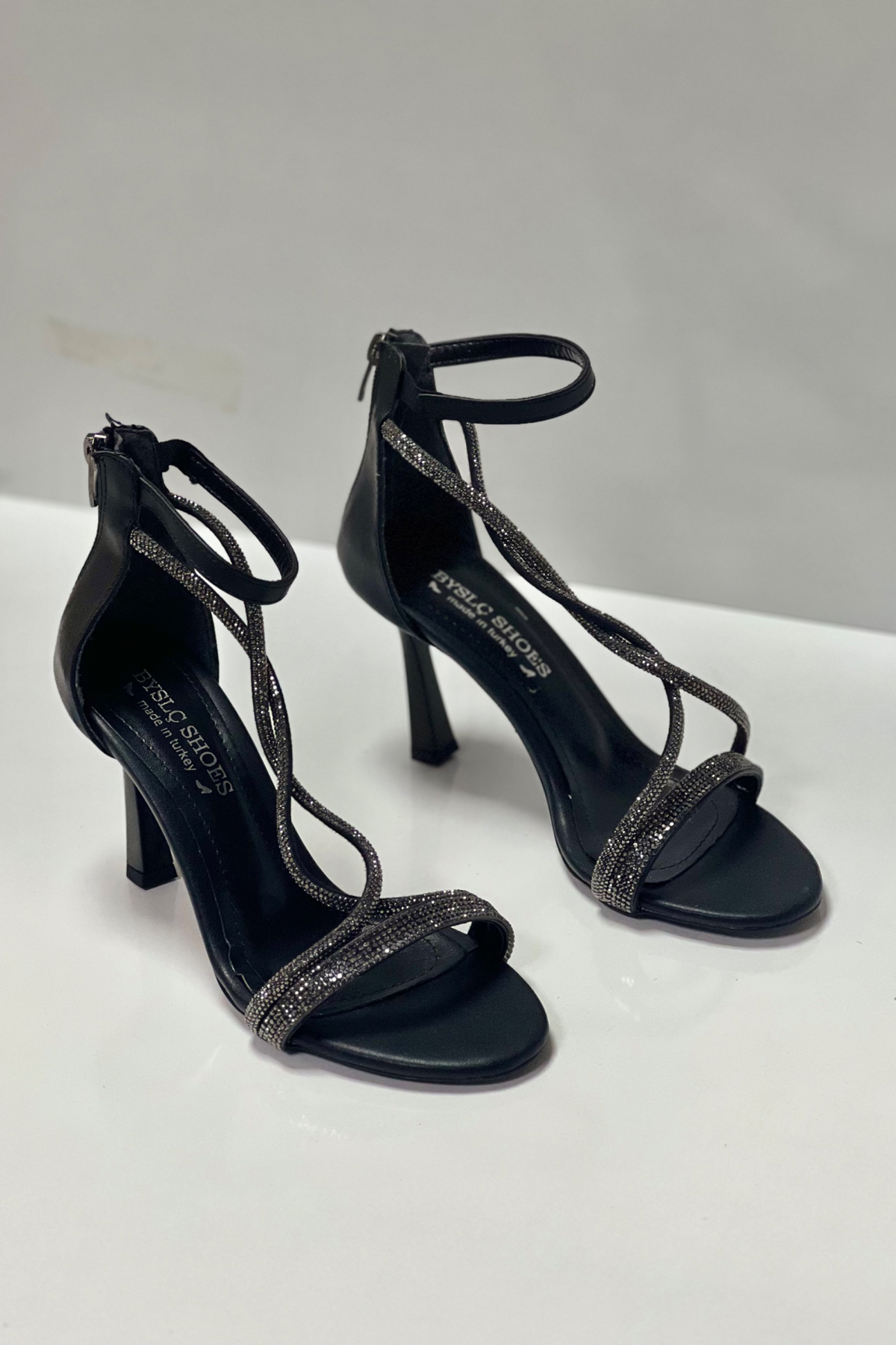 Elins Siyah Mat Deri Topuklu Kadın Ayakkabı