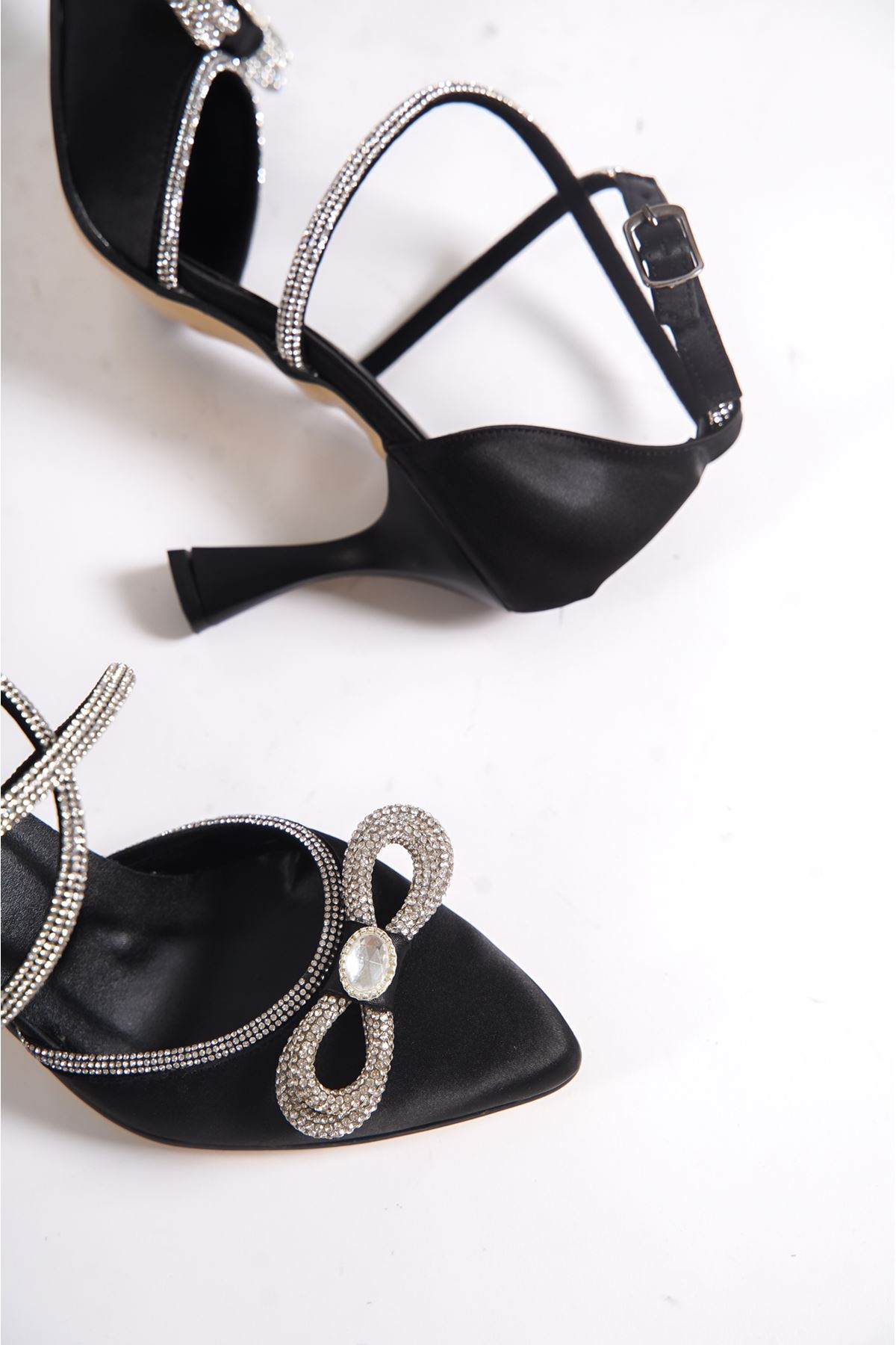 Damien Siyah Taşlı Saten Topuklu Kadın Ayakkabı