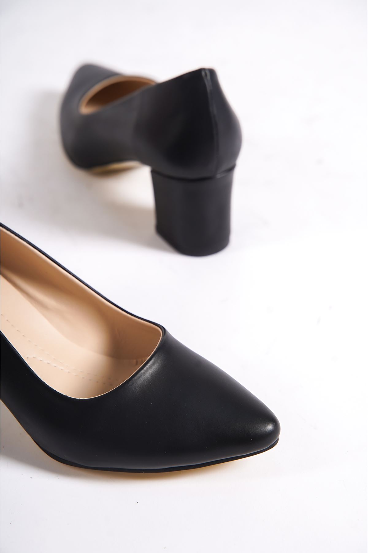 Roselin Siyah Mat Deri Kadın Topuklu Ayakkabı
