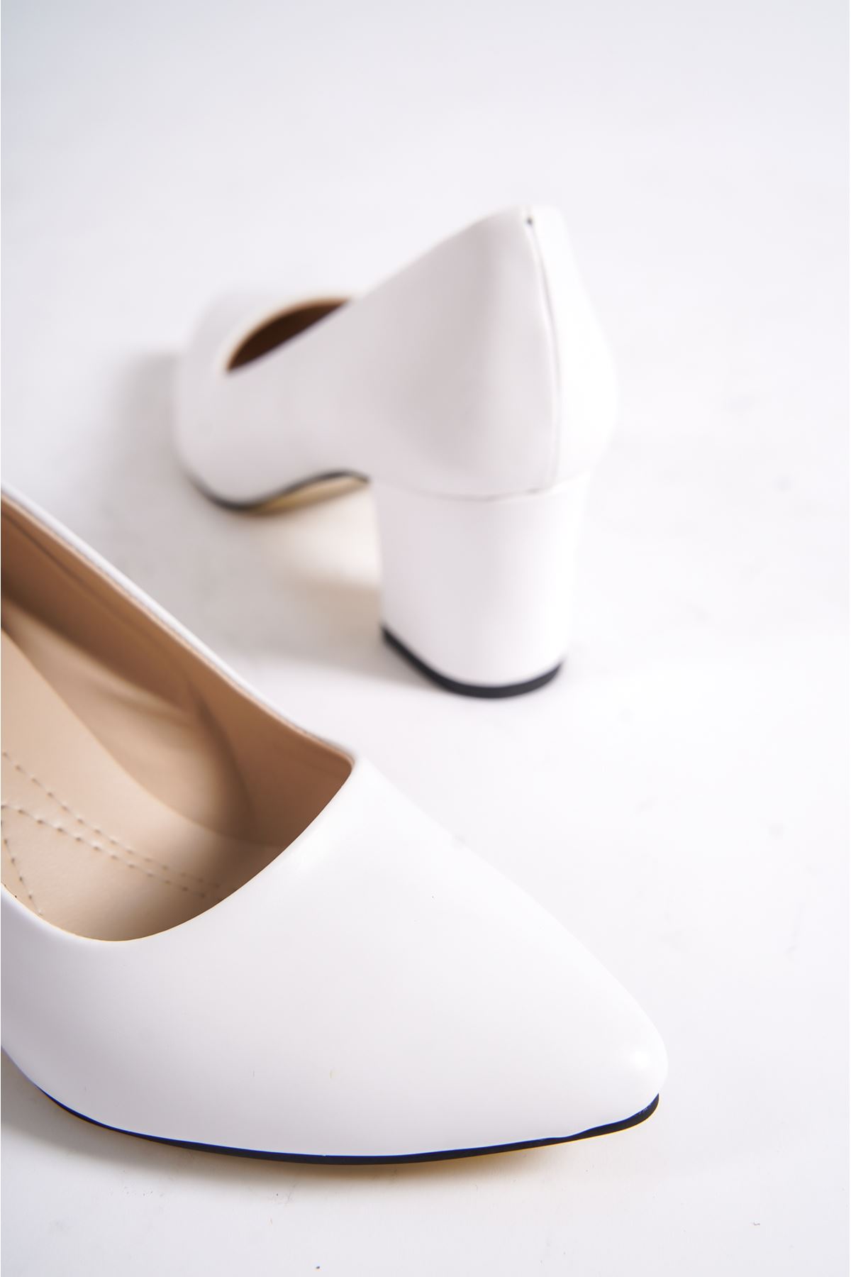 Roselin Beyaz Mat Deri Kadın Topuklu Ayakkabı