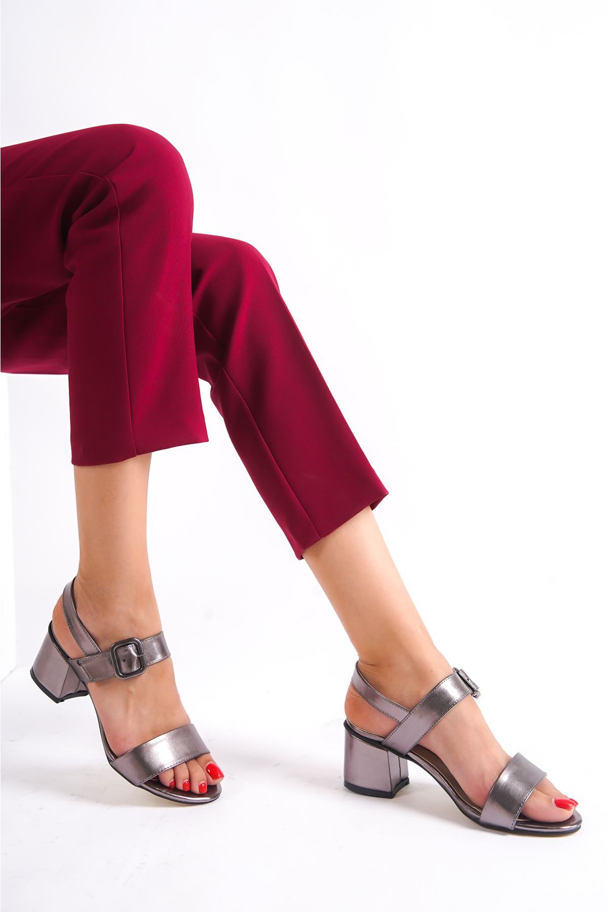 Thayer Platin Mat Deri Topuklu Kadın Ayakkabı 