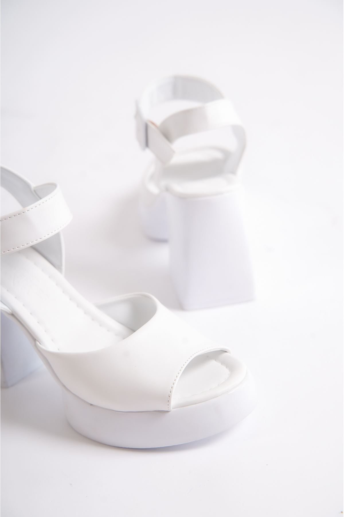 Carine Beyaz Mat Deri Plartfom Topuklu Kadın Ayakkabı  
