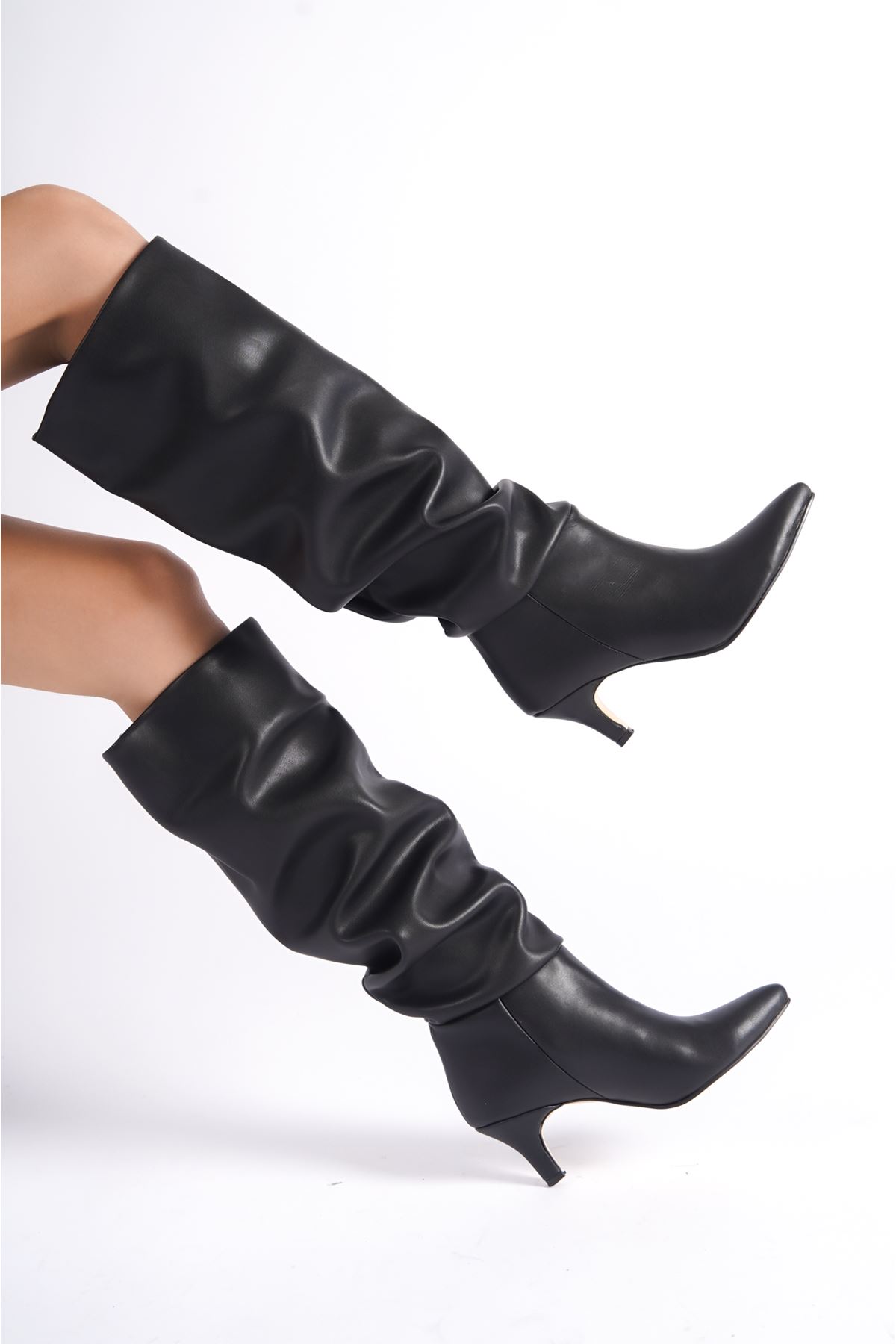 Marli Siyah Mat Deri Kadın Topuklu Çizme 