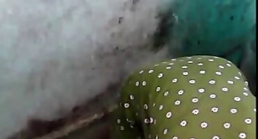 cos sex Một phụ nữ trẻ fucks trong ass sex mỹ đen với một ông già.