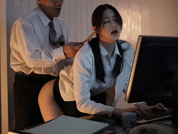 sex vn mới Cô nhân viên thiếu thốn &quot;tình cảm&quot; và tên quản lý già may mắn