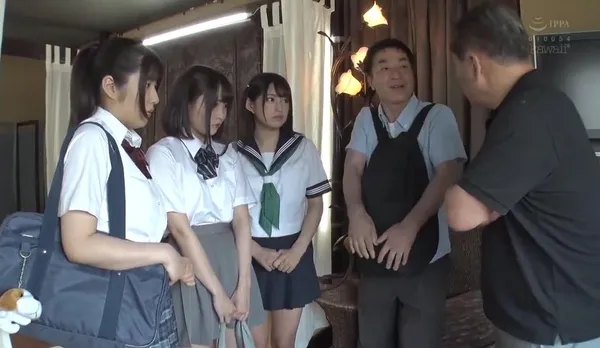 sex nữ với nữ Thất nghiệp, ông bố khốn nạn dẫn 3 cô con gái đi bán dâm